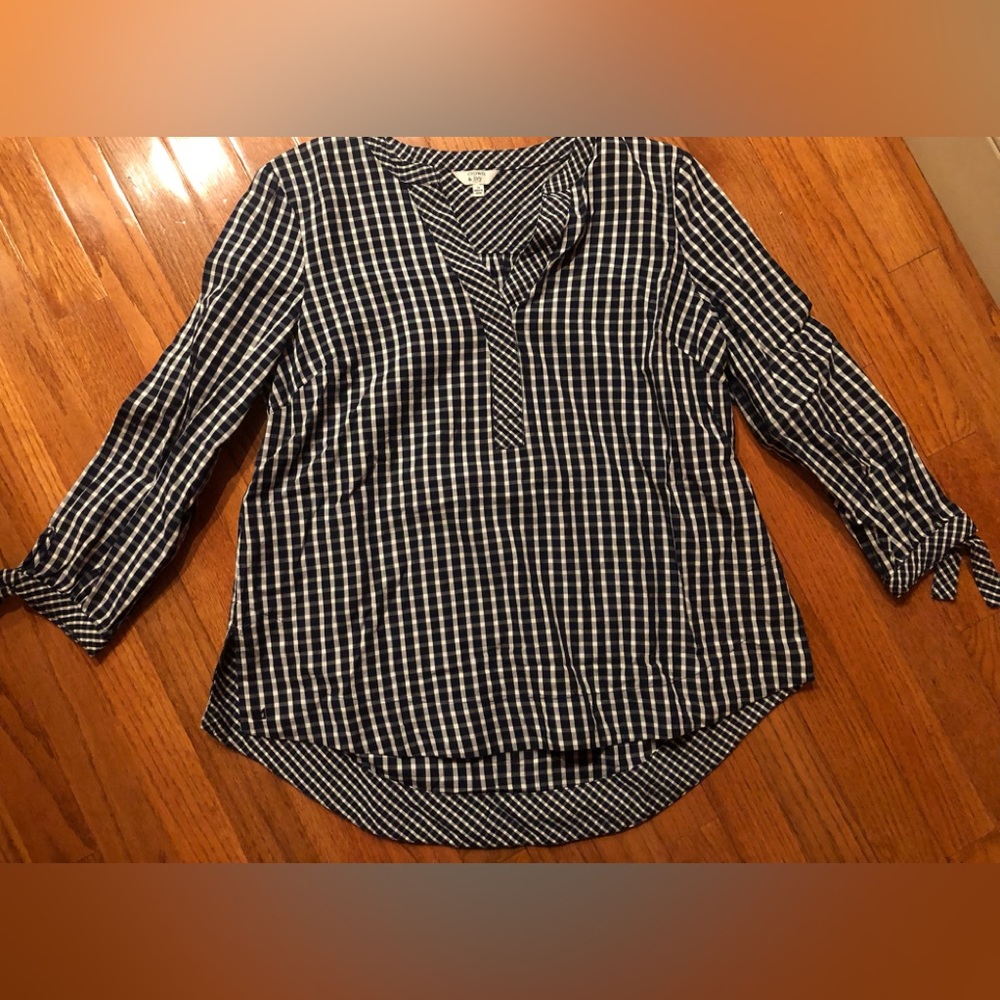Crown & Ivy Shirt, Size Medium